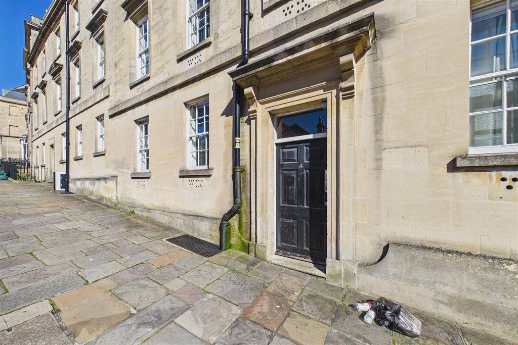 Property photo 3 of 21 Flat 1, 4 Fountain Buildings, Walcot, Bath BA1 5Du