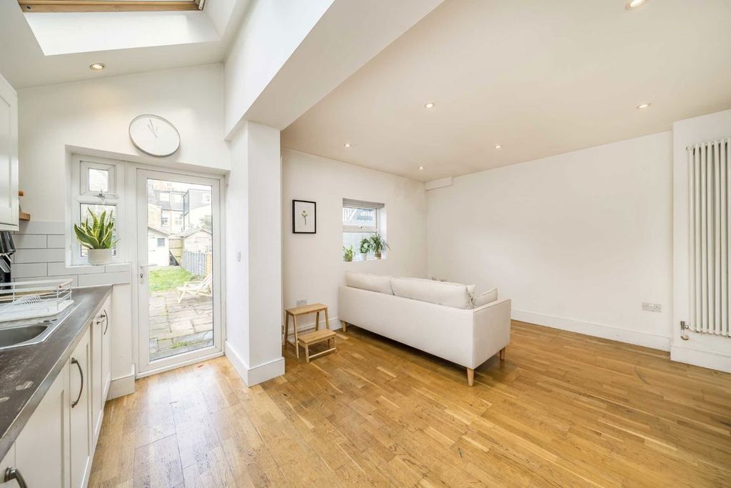 Property photo 2 of 7