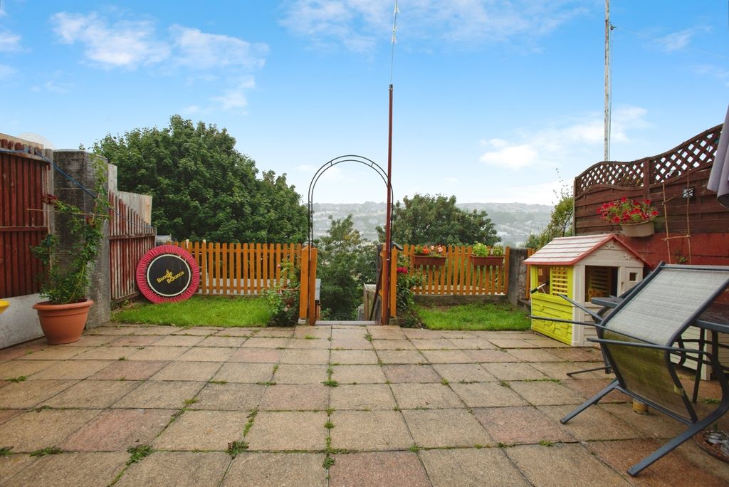 Property photo 3 of 17 Photo