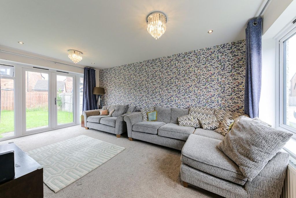 Property photo 3 of 19 Living Room