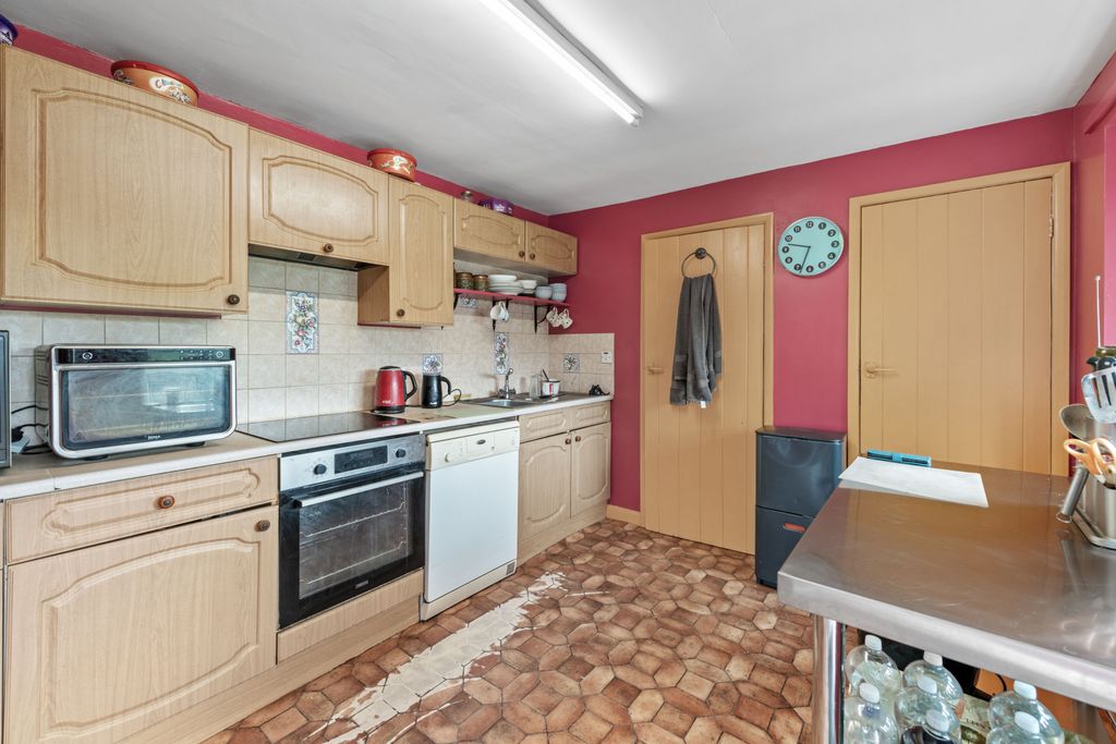 Property photo 2 of 46