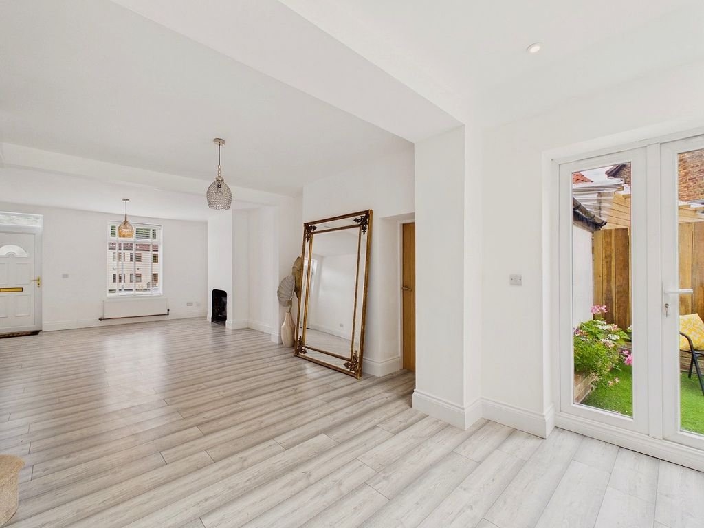 Property photo 3 of 21 5315983