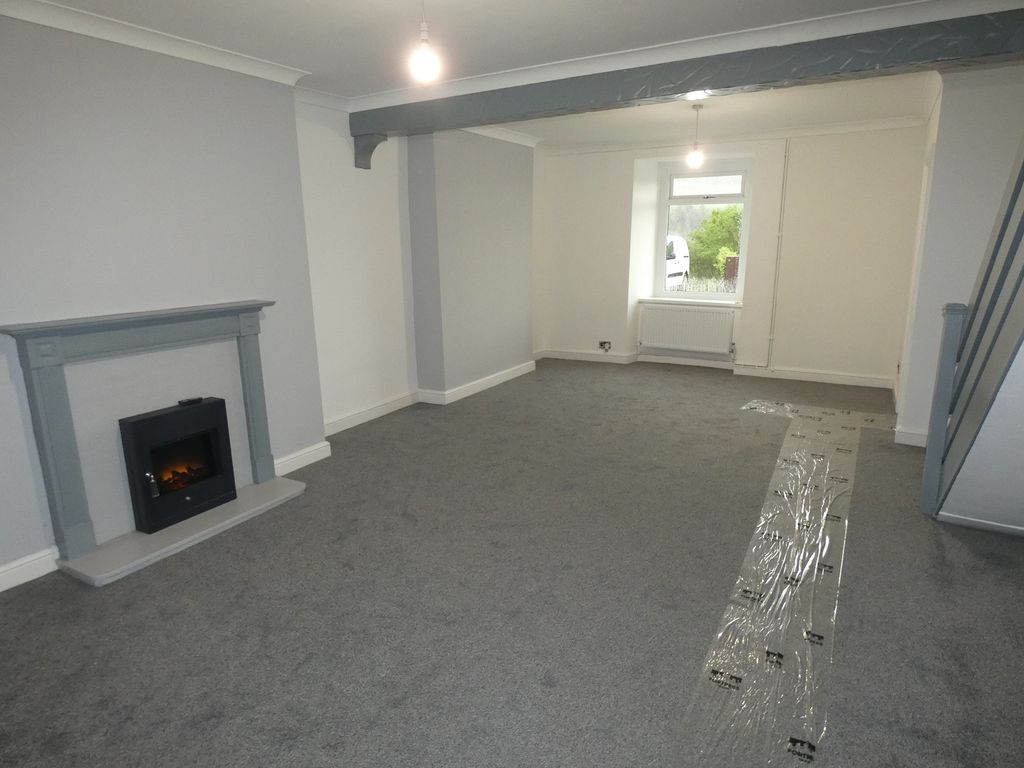 Property photo 3 of 13 Lounge