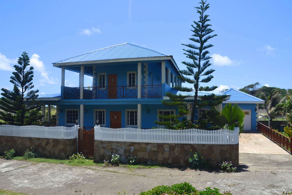 Property photo 2 of 18