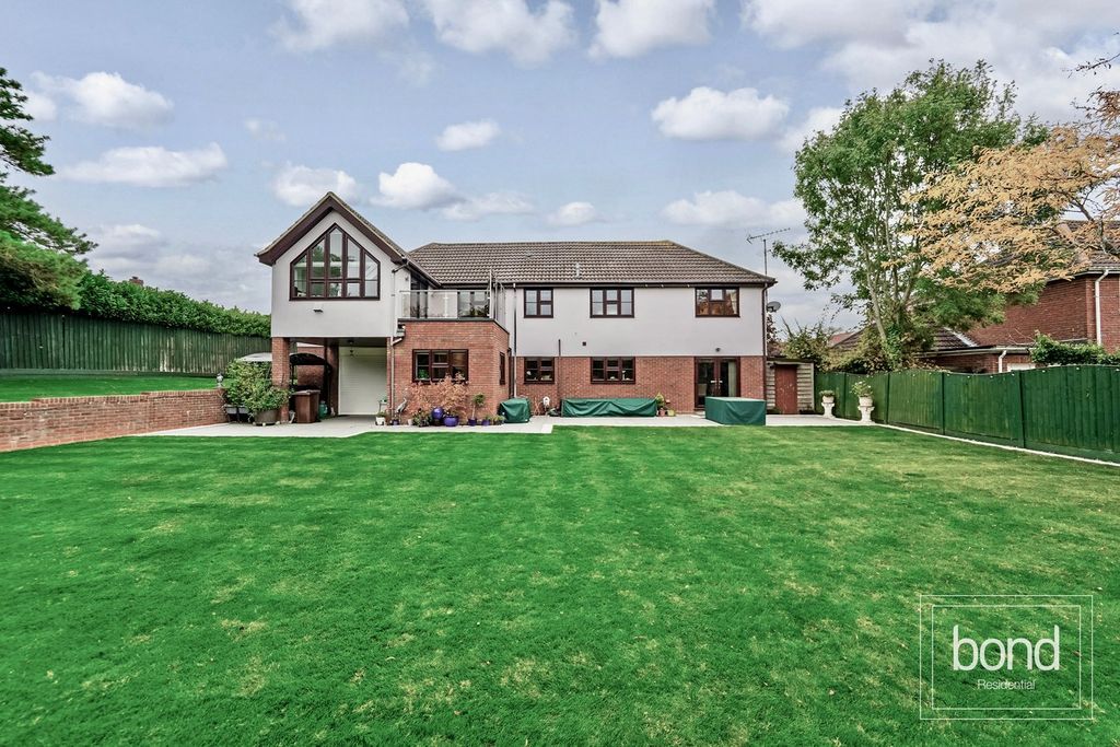 Property photo 2 of 25