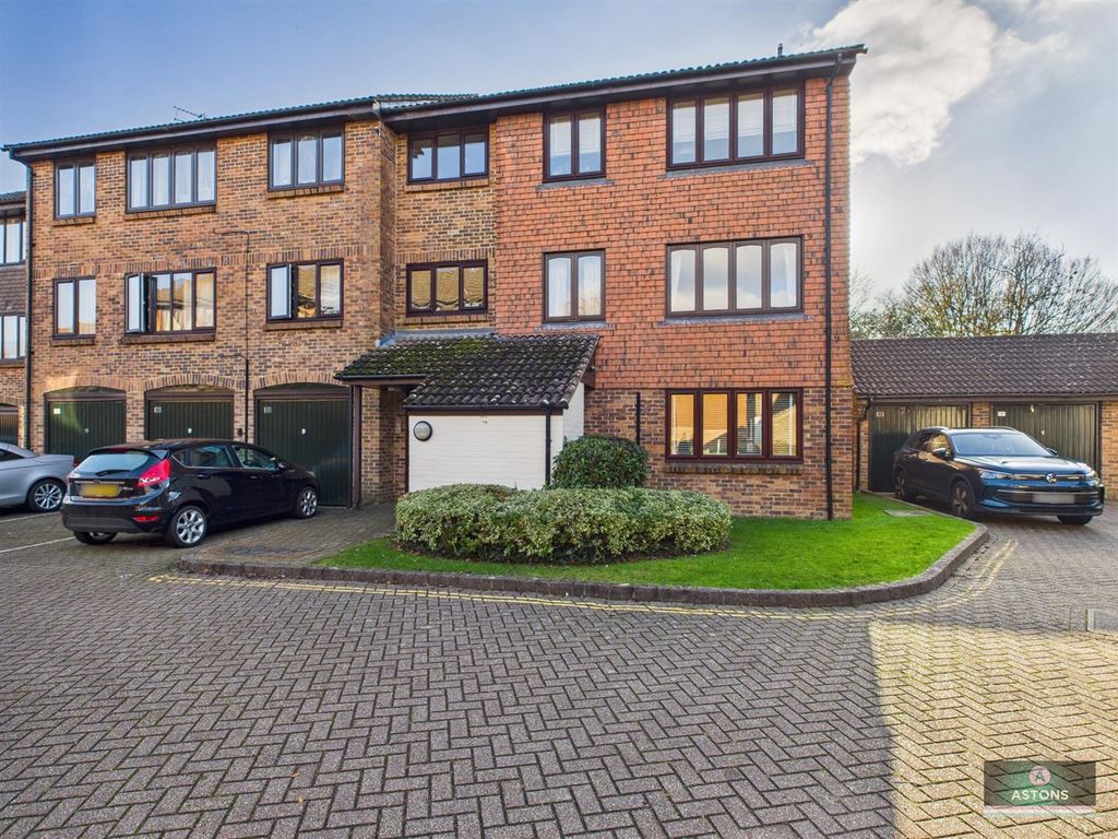 Property photo 1 of 8 Cam04622G0-Pr0118-Still011.Jpg