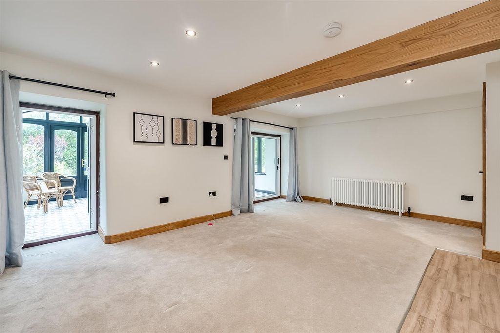 Property photo 2 of 12 0020.Jpg