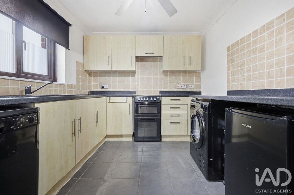 Property photo 2 of 22