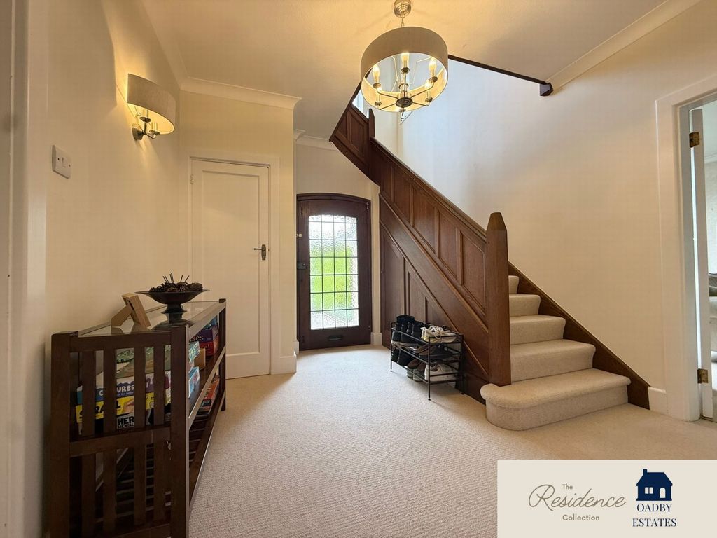 Property photo 2 of 20 Entrance