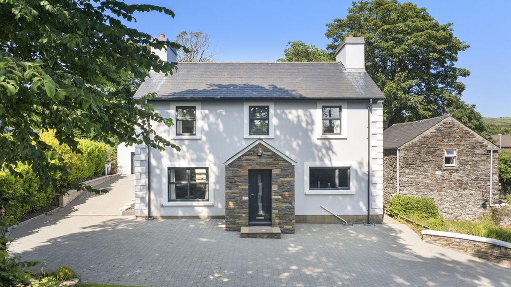 Property photo 2 of 50