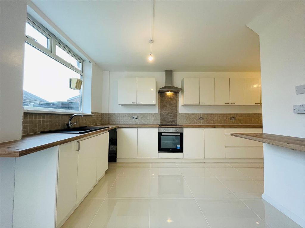 Property photo 2 of 15 Kitchen