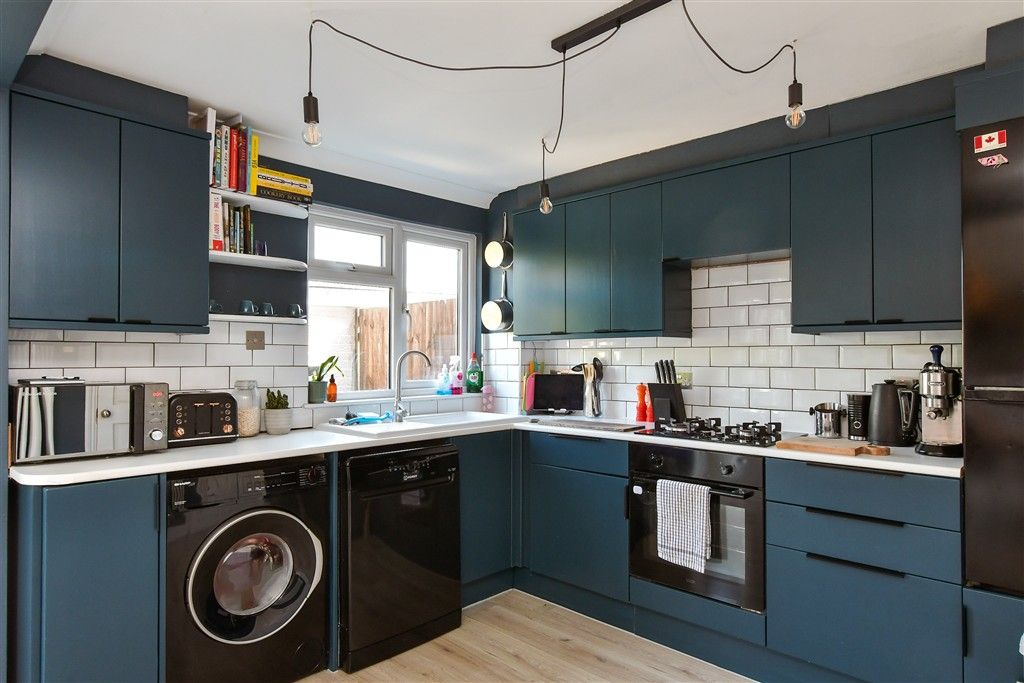 Property photo 3 of 11 Kitchen