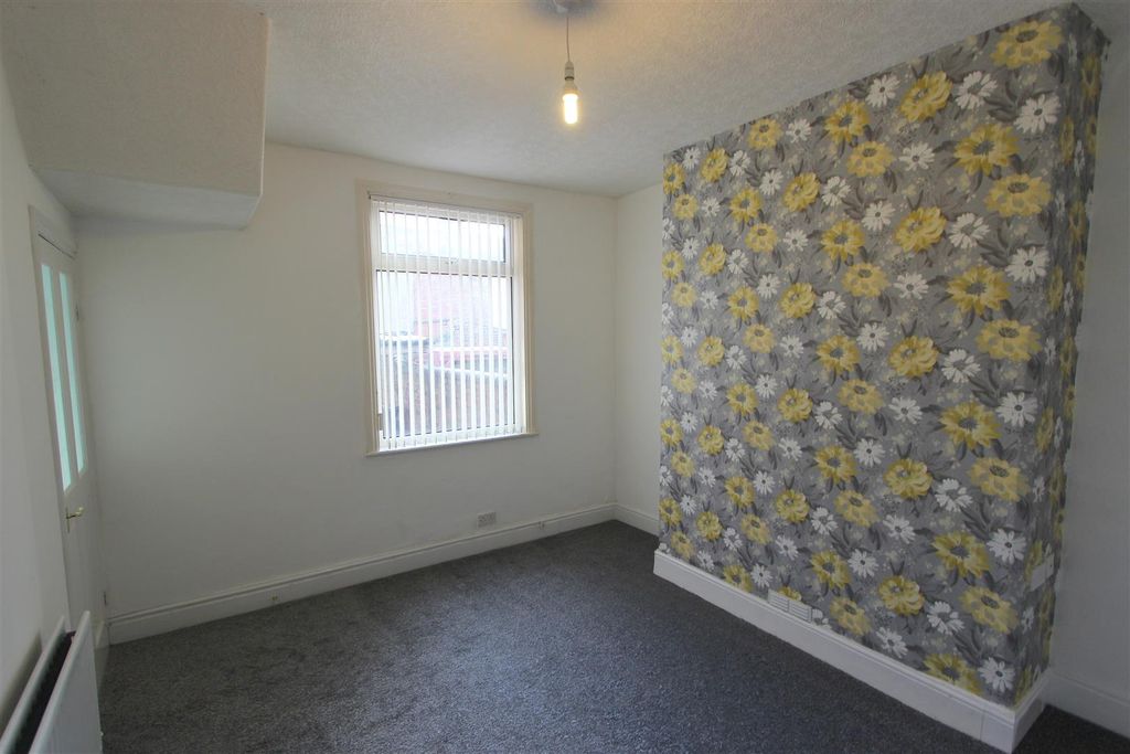 Property photo 3 of 8 Dining Room