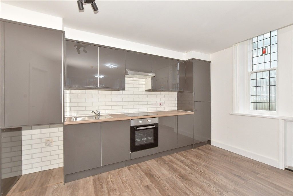 Property photo 1 of 13 Kitchen/Lounge