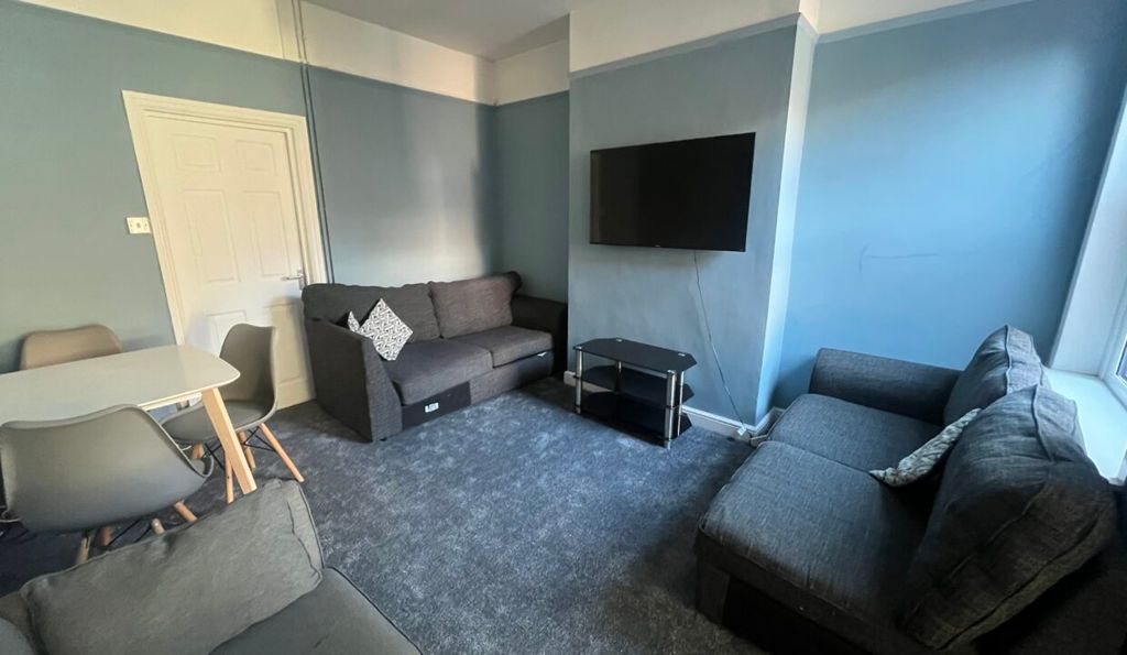 Property photo 3 of 14 4