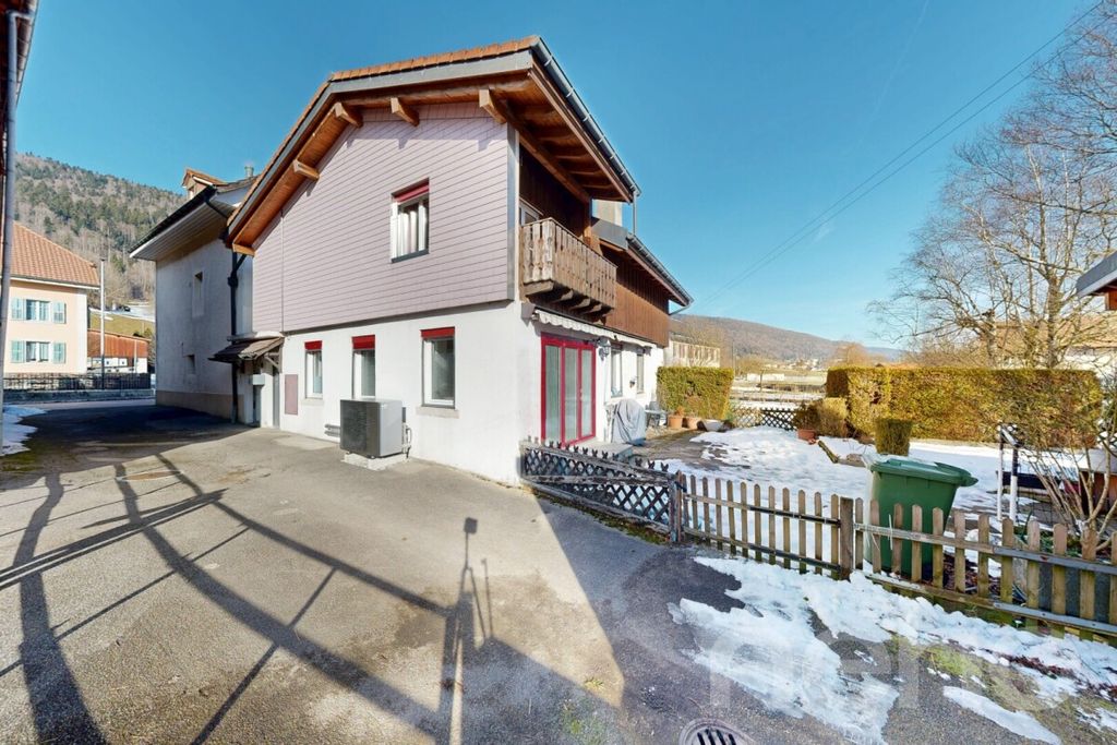 Property photo 2 of 12