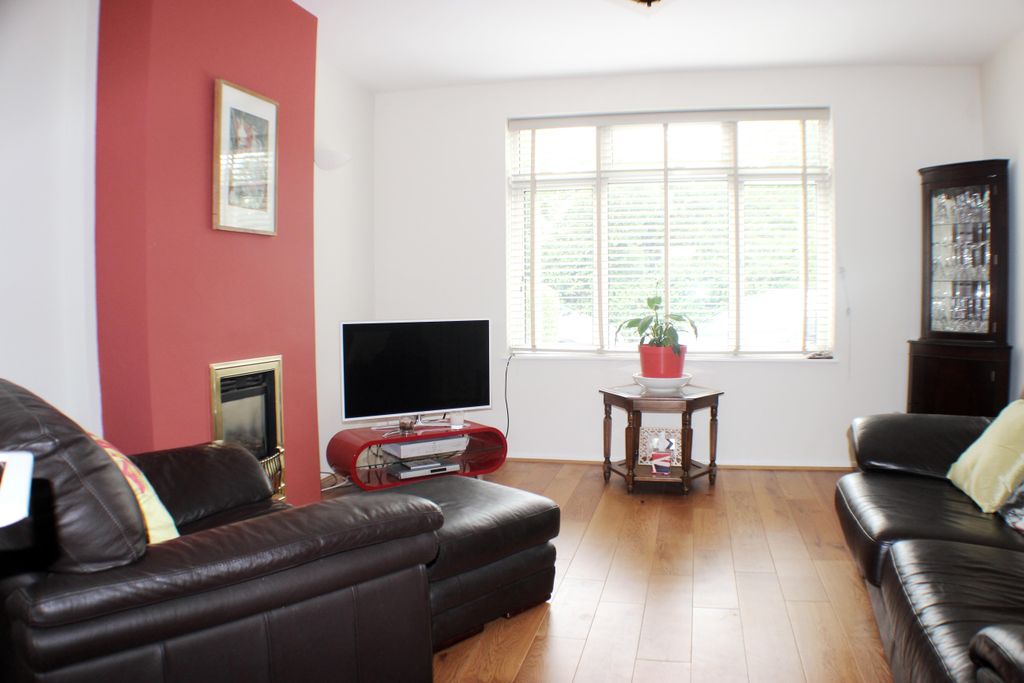 Property photo 3 of 9 Living Room