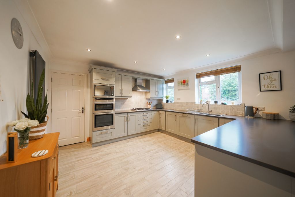Property photo 3 of 28 565347_3_7395680