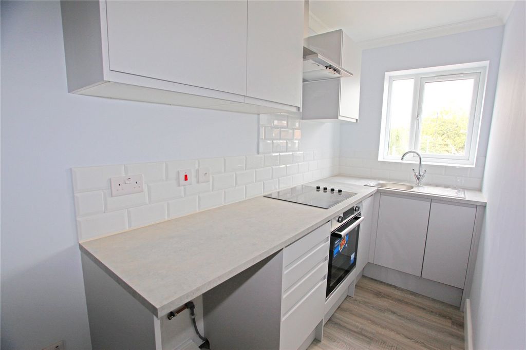 Property photo 2 of 8 Kitchen