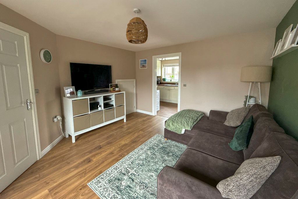 Property photo 3 of 19 Sitting Room