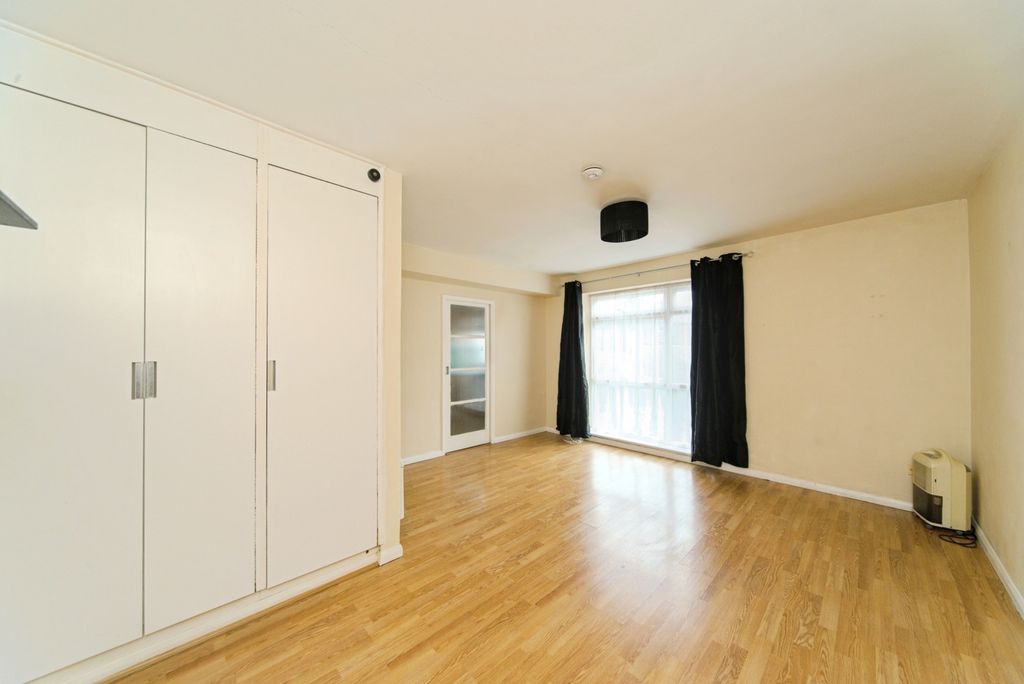 Property photo 3 of 17 Photo