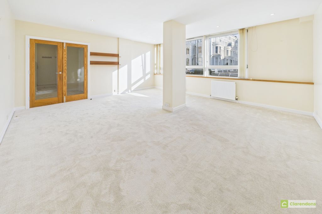 Property photo 3 of 13 Cam02528G0-Pr0425-Still020