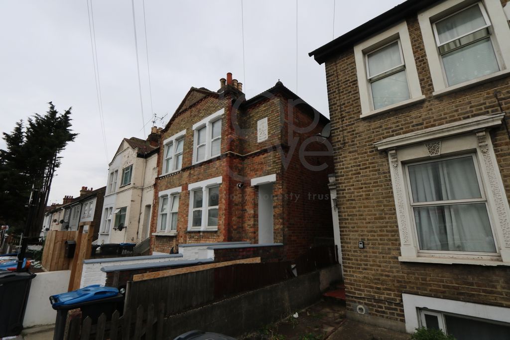 Property photo 1 of 9 Photo 9