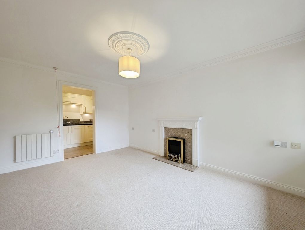Property photo 3 of 10 Living Room