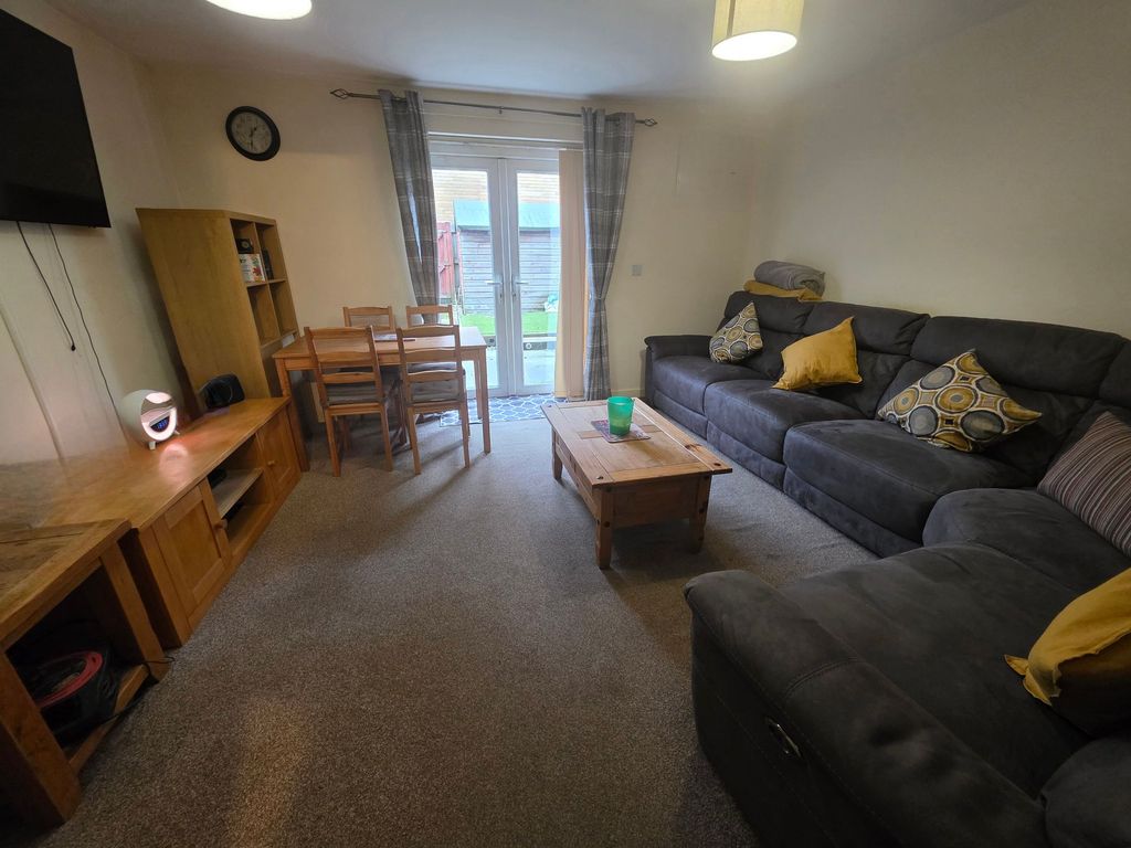 Property photo 3 of 13 Lounge