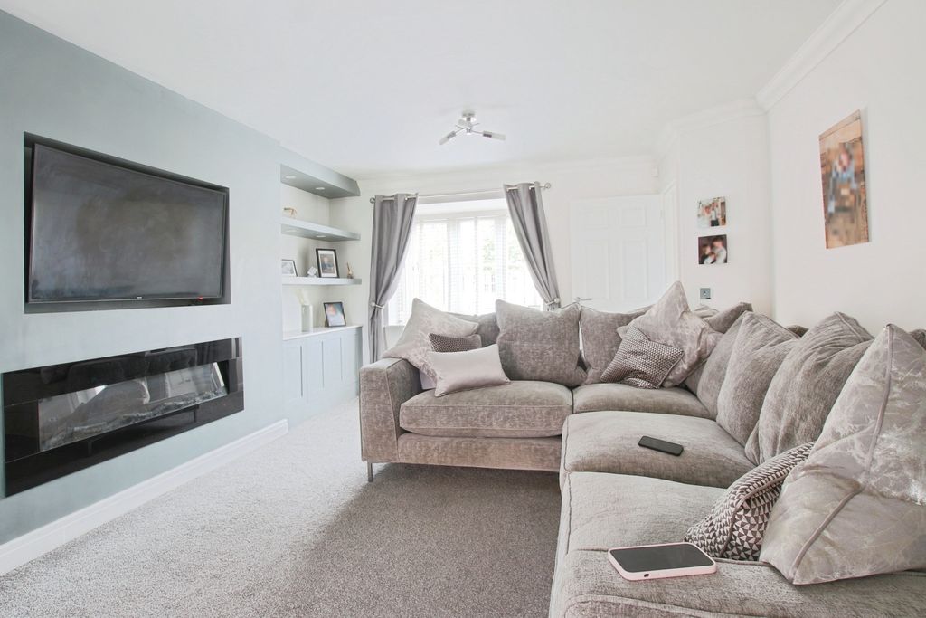 Property photo 2 of 12 4370123