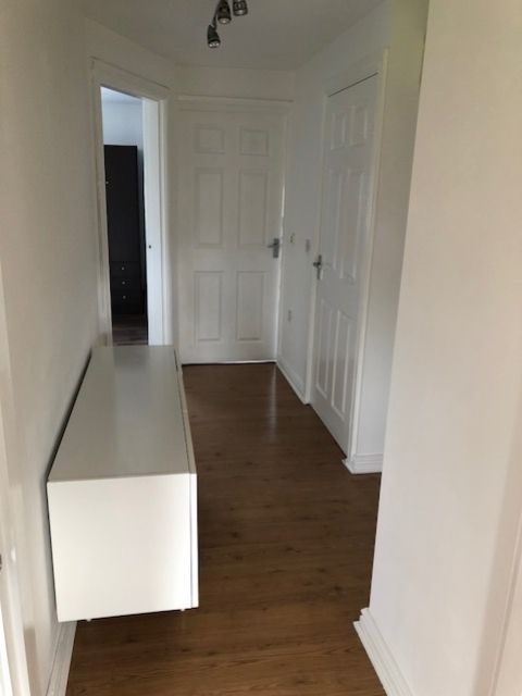 Property photo 3 of 7 11 Cresswell Hallway