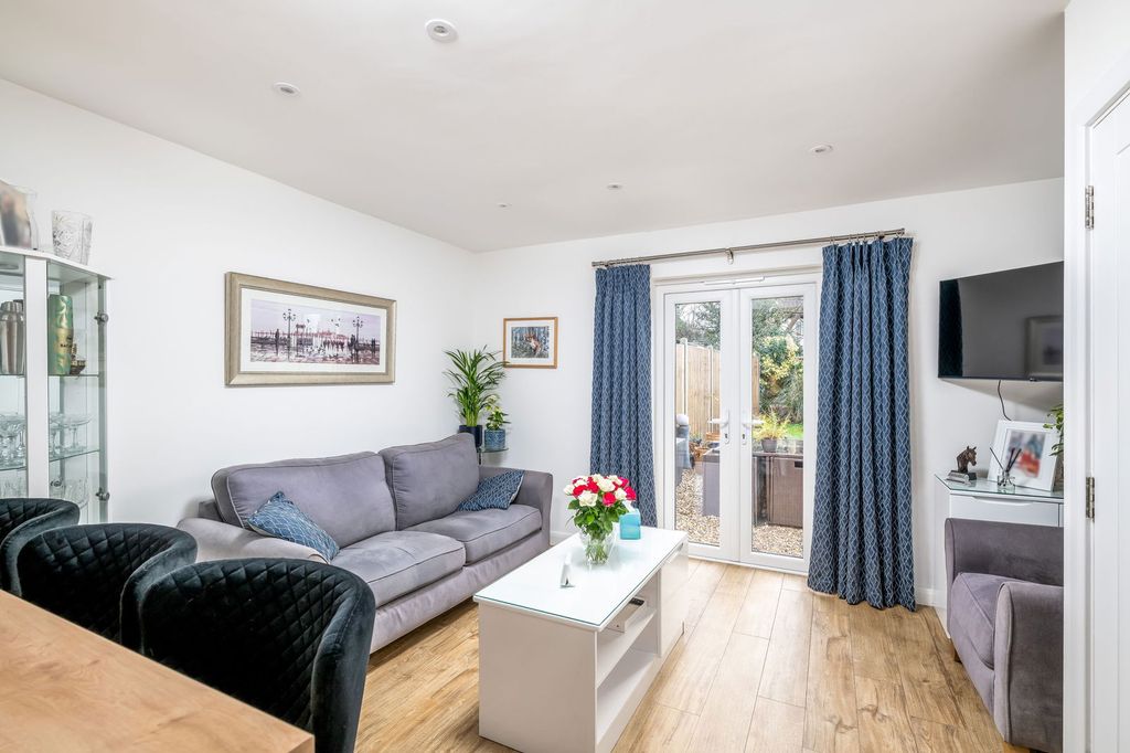 Property photo 3 of 17