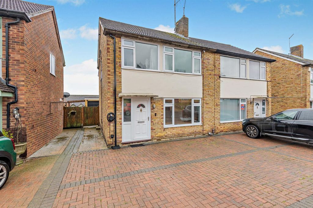 Property photo 1 of 15 8674285-Exterior03-800.Jpg