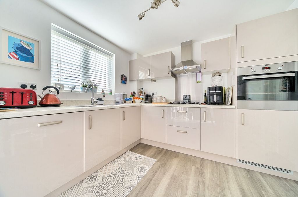 Property photo 3 of 28