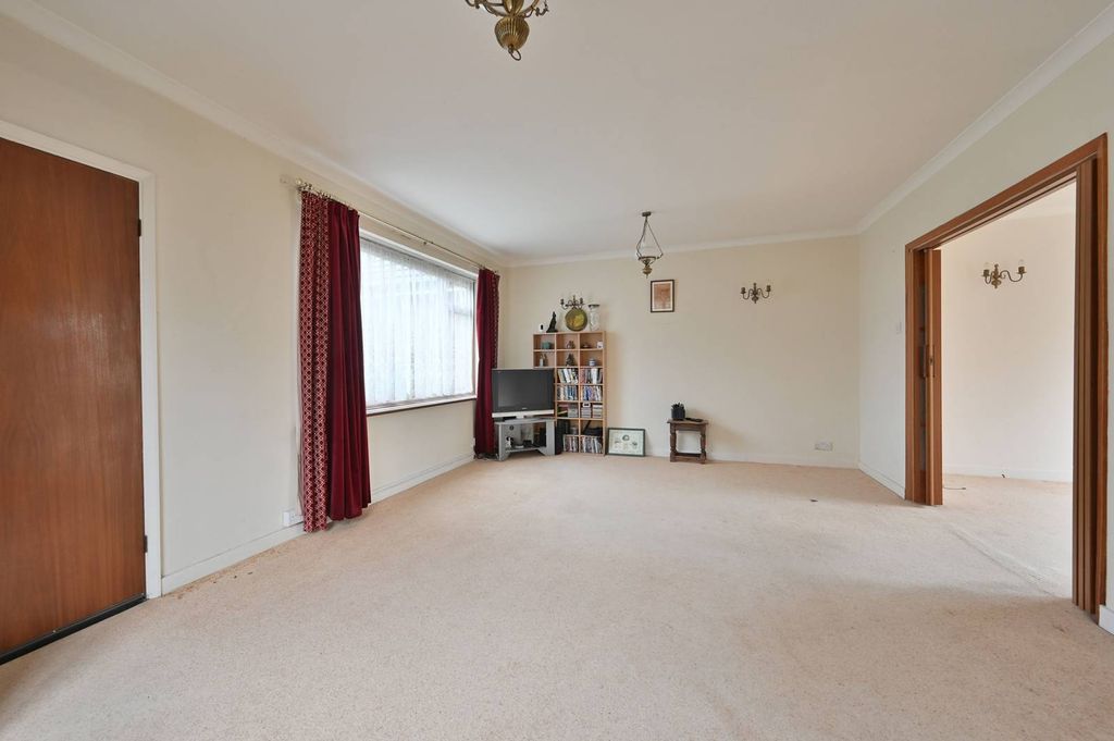 Property photo 3 of 25