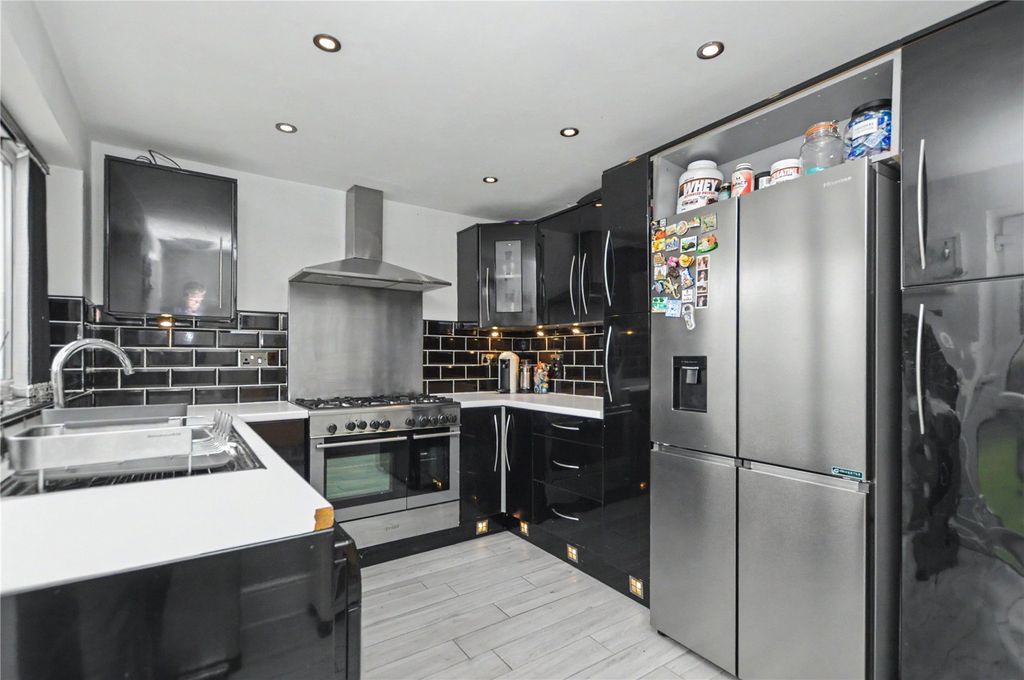 Property photo 3 of 17 Picture No. 23