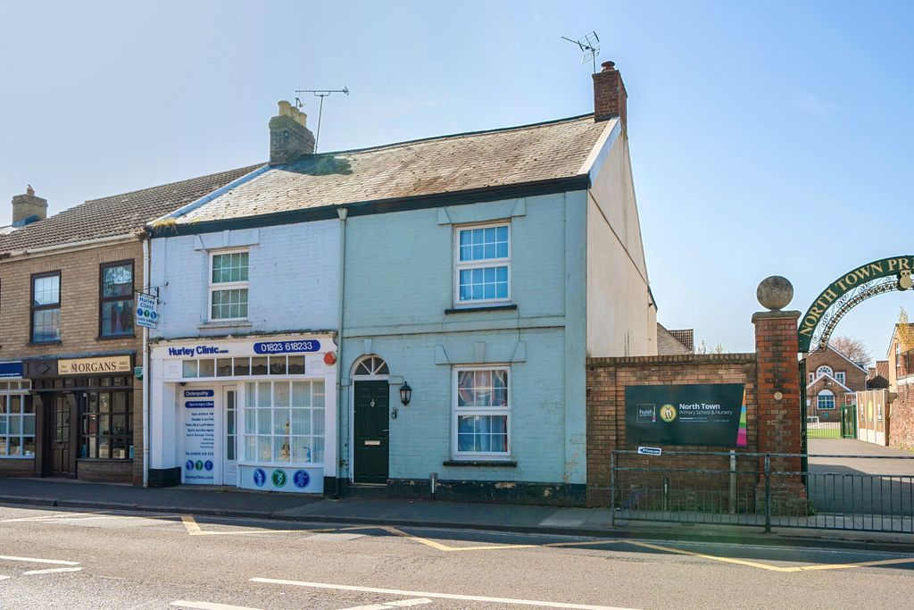 Property photo 1 of 21 .