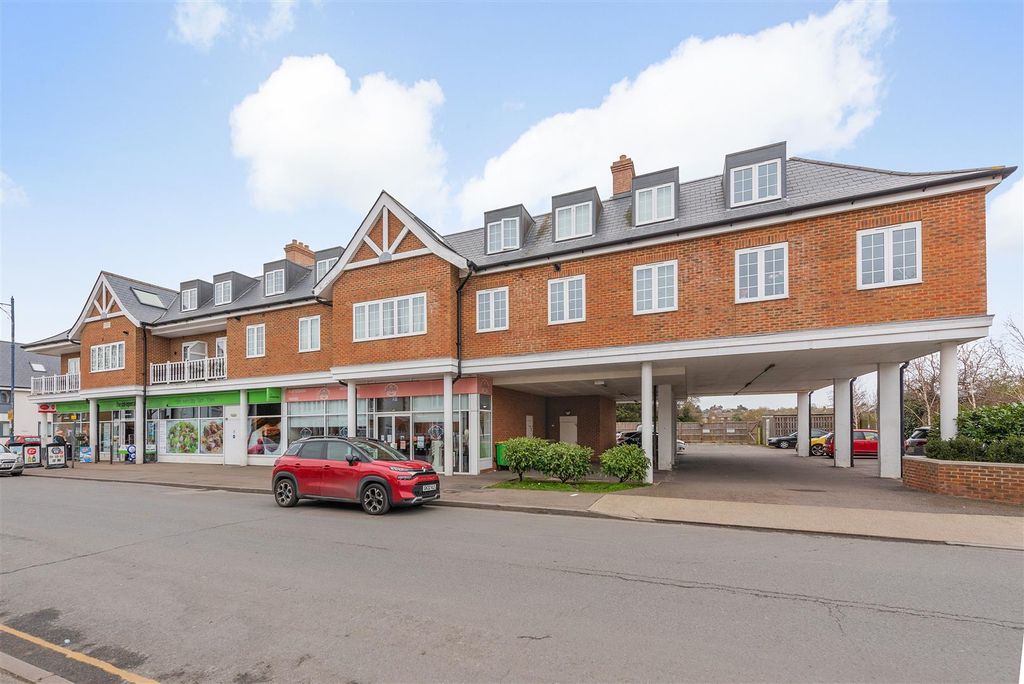 Property photo 2 of 16 Wheatley Road, Whitstable