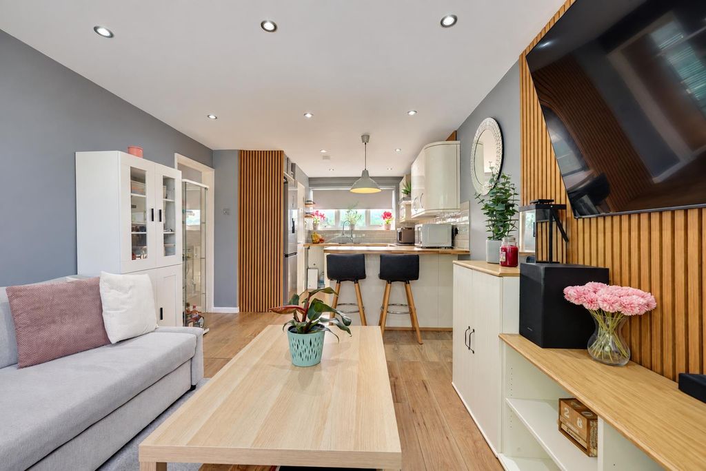 Property photo 3 of 10 53c52347-Bf4B-41Fe-A8Fc-0F4F00c4Ae5E (1).Png