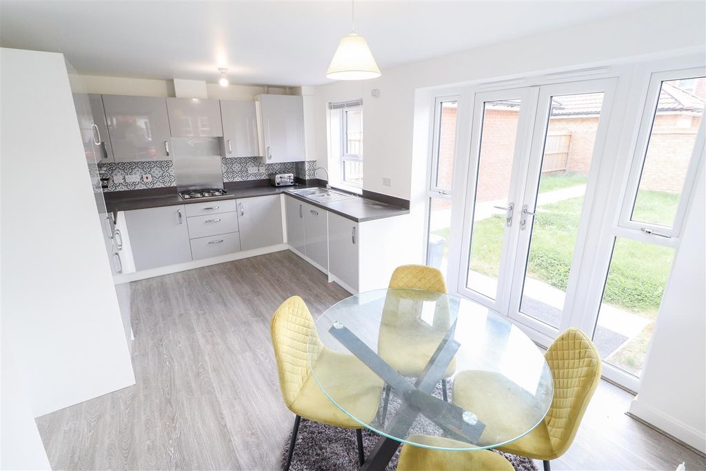 Property photo 2 of 27