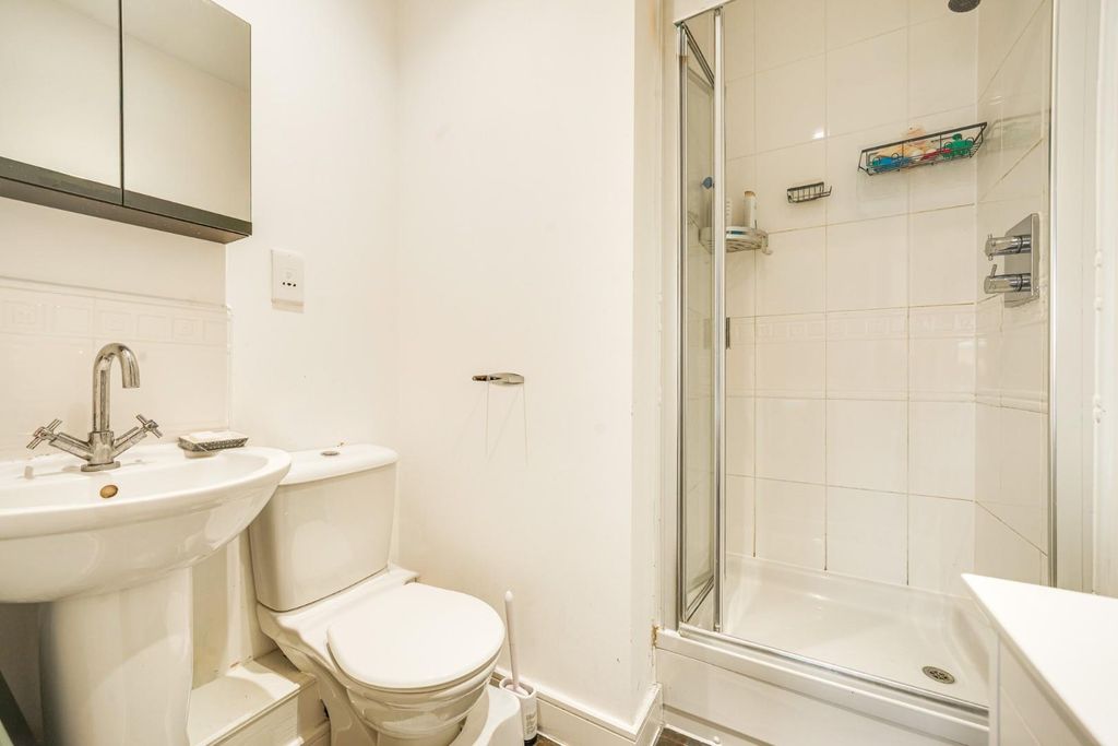 Additional image 10 of 2 bed flat for saleEast Dock, The Wharf, Linslade LU7