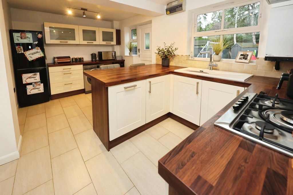 Property photo 2 of 32 4531702