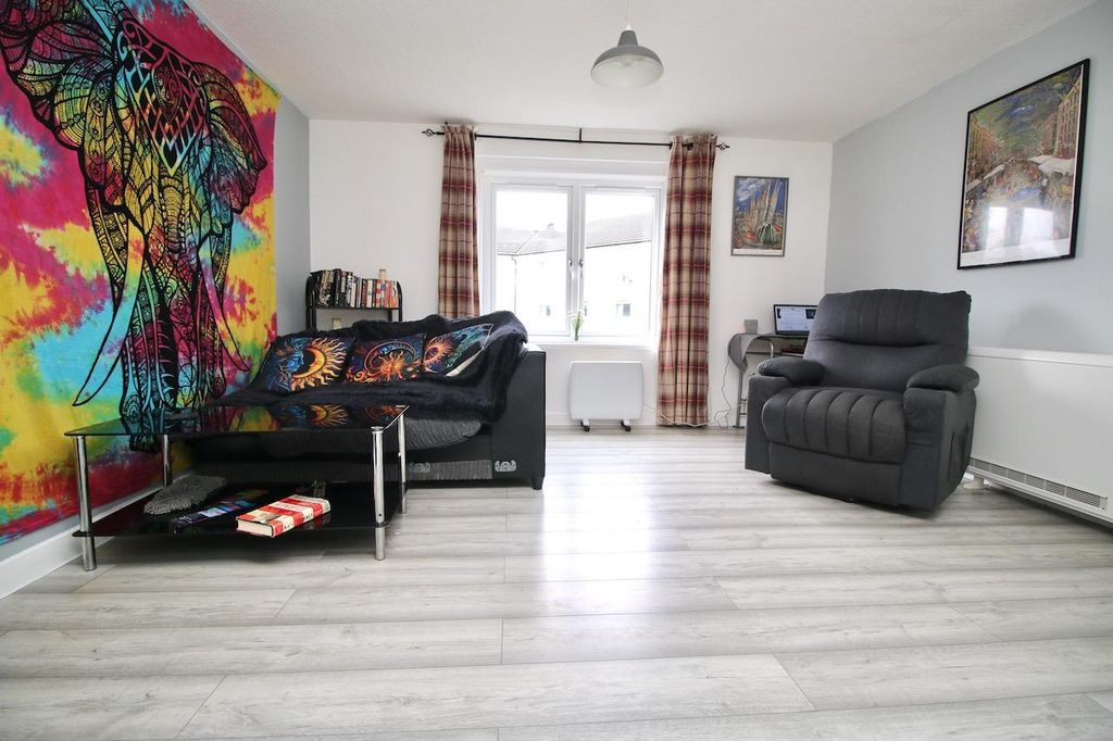 Property photo 3 of 18