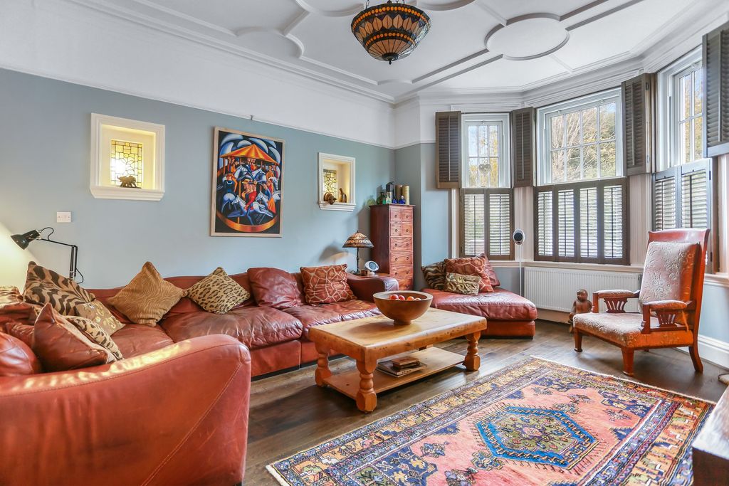 Property photo 3 of 23