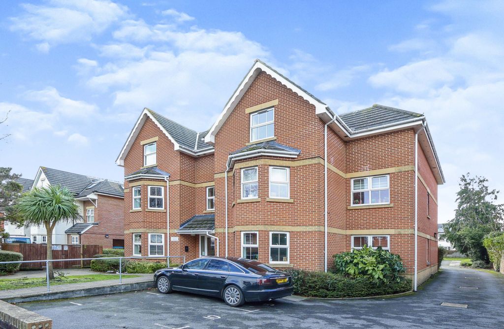 Property photo 1 of 8 External