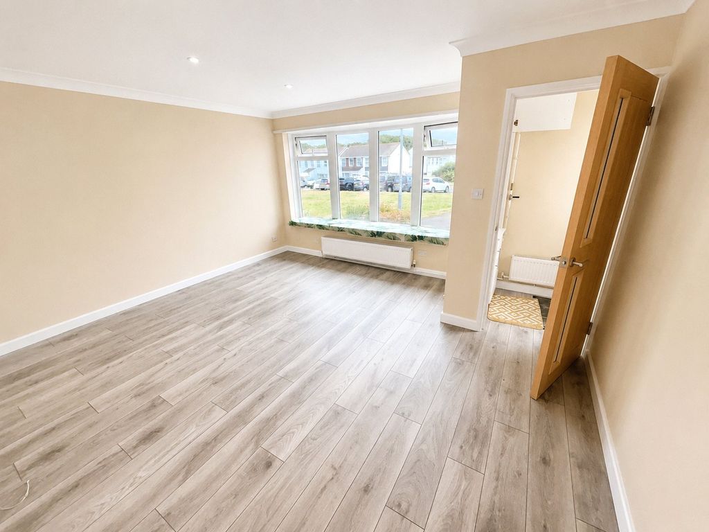 Property photo 3 of 14 3 - Picture No. 37