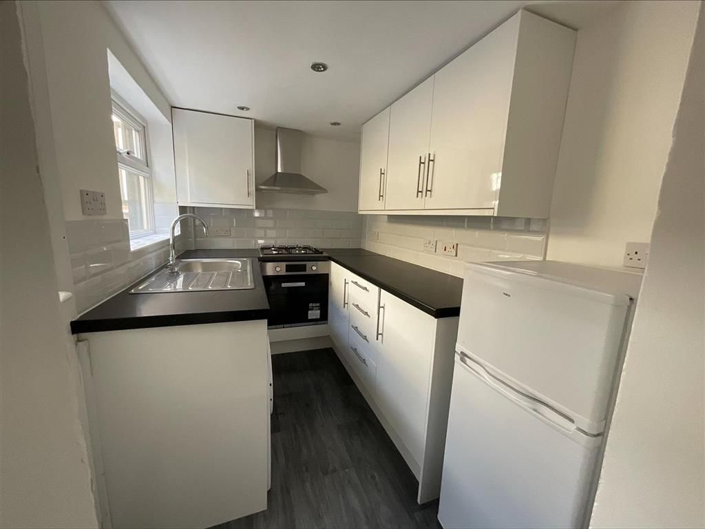Property photo 1 of 8 Kitchen