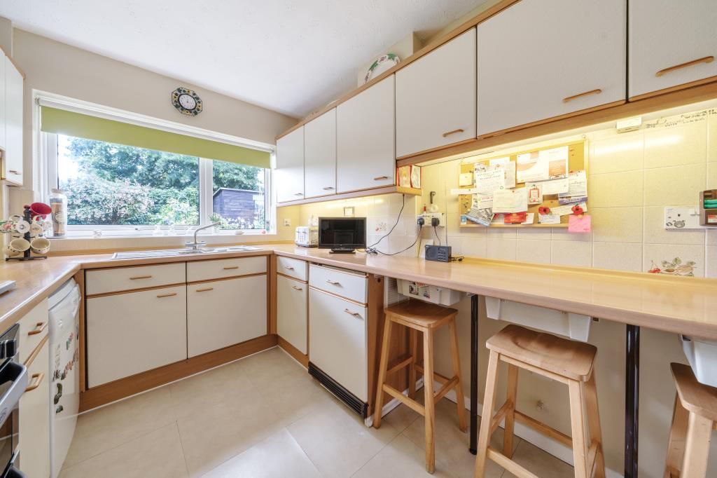 Property photo 3 of 20 Kitchen