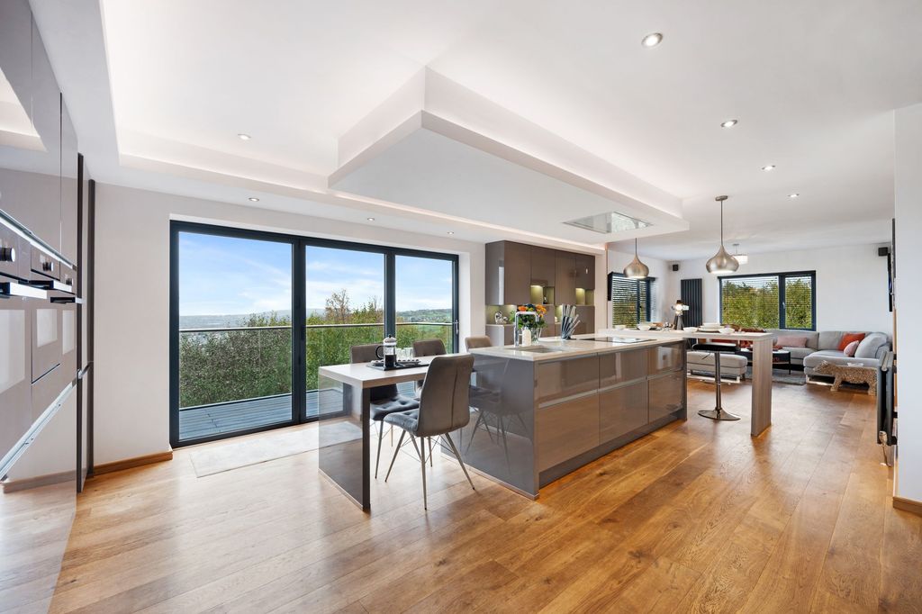 Property photo 1 of 60