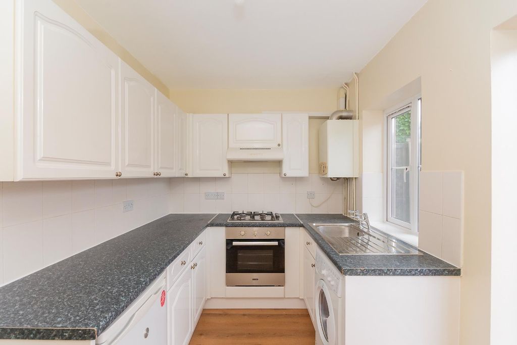 Property photo 1 of 23 4W9R5Awh - Kitchen C.Jpg